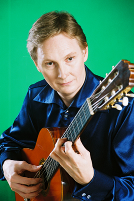 Короткий демо-ролик классической гитары HANIKA 60PF, играет Дмитрий Нилов.